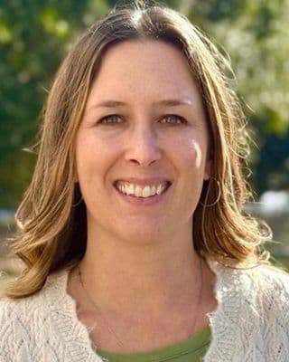 Amanda Leonard